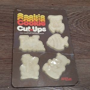 NWT.. 1981 VINTAGE.  HUTZLER COOKIE CUTTER SET. #5655